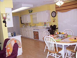 4th image of 3 Saratoga Ct