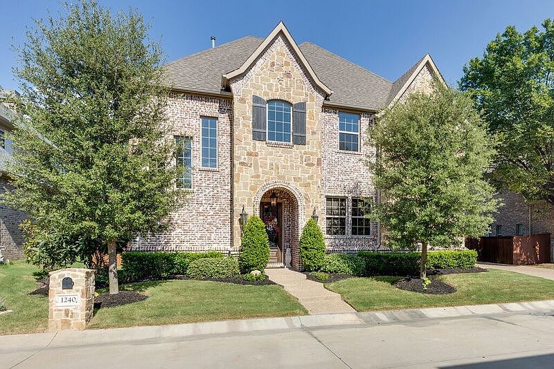 1st image of 1240 Haven Cir