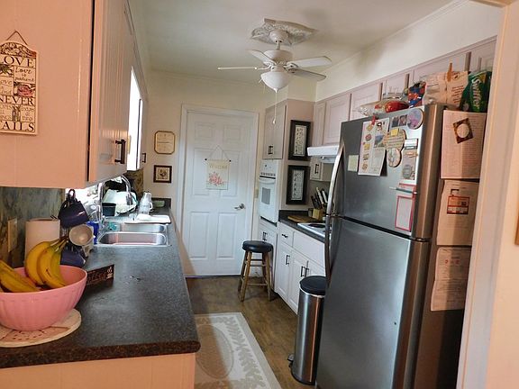 2nd image of 136 Leigh Cir