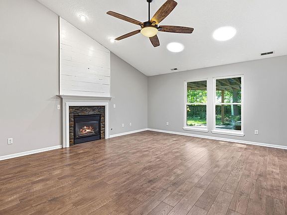2nd image of 5404 Stonehill Ct