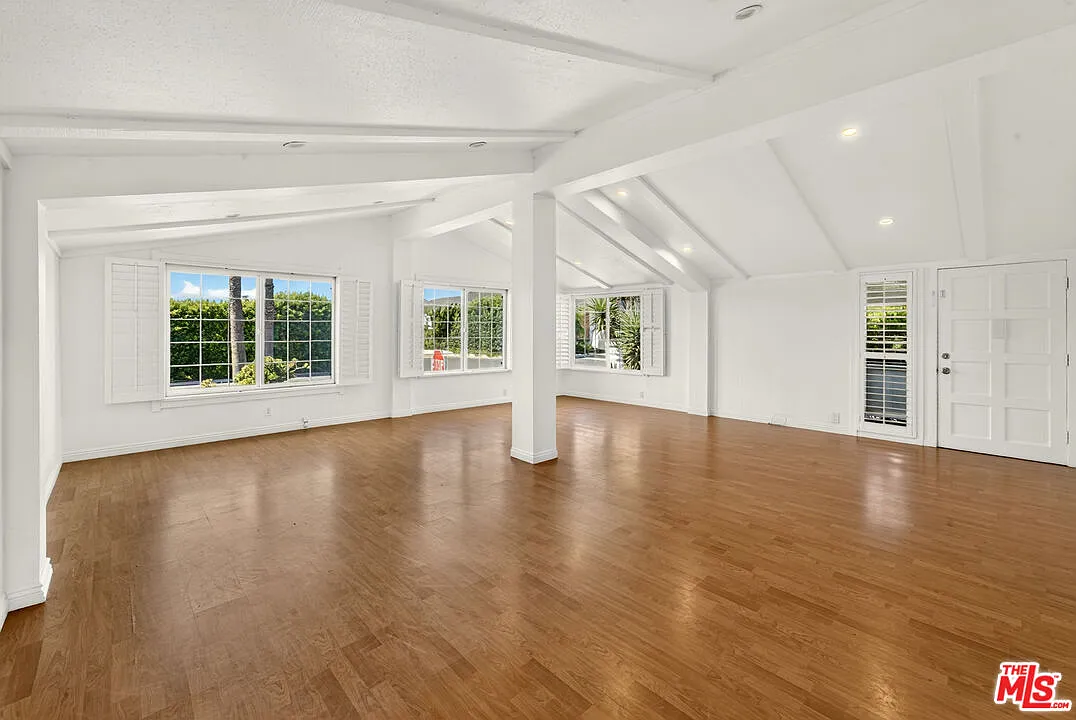 2 bed, 2.0 bath, $6,500 — Photo 2