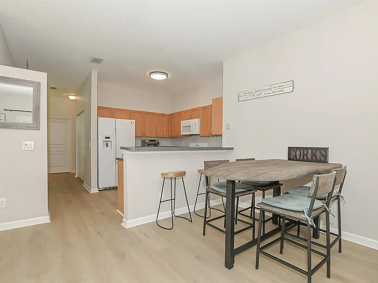649 NE Bent Paddle Ln — Photo 18