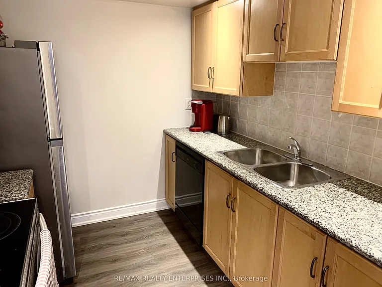 250 Wellington St W #1435 — Photo 17