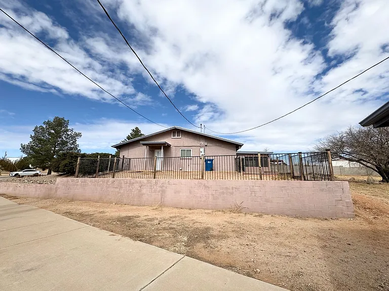 1327 S Yucca Dr — Photo 24