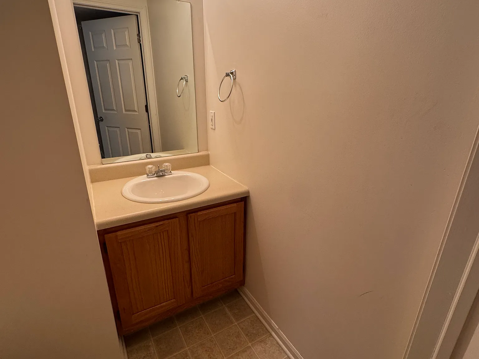 3 bed, 2.5 bath, 1650 sqft, $2,395 — Photo 2