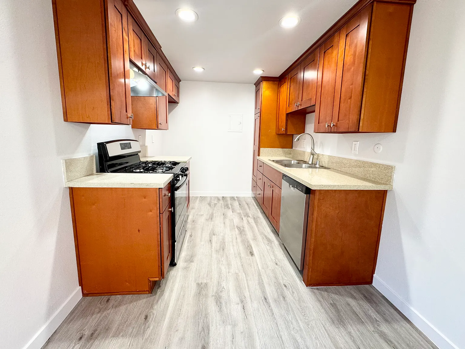 Monterey Apartments — Photo 4
