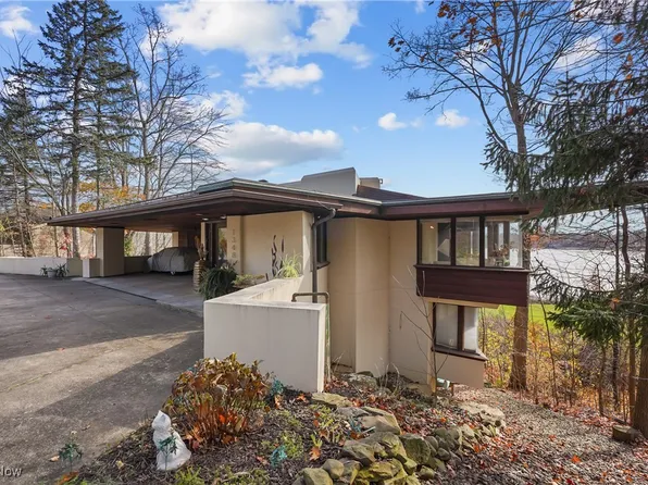 1348 Mockingbird Dr, Kent, OH 44240