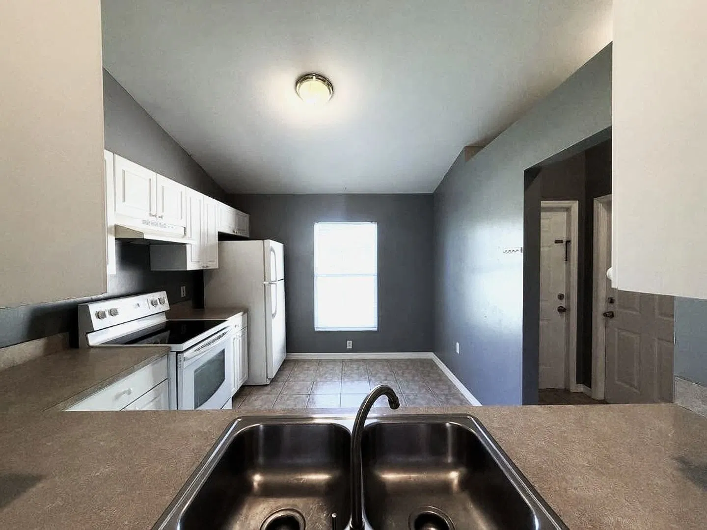 First Month Rent Free! 2/2 Duplex With Garage Ne Cape! — Photo 4