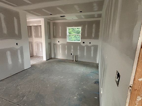 3rd image of 1488 Oak Ridge Rd