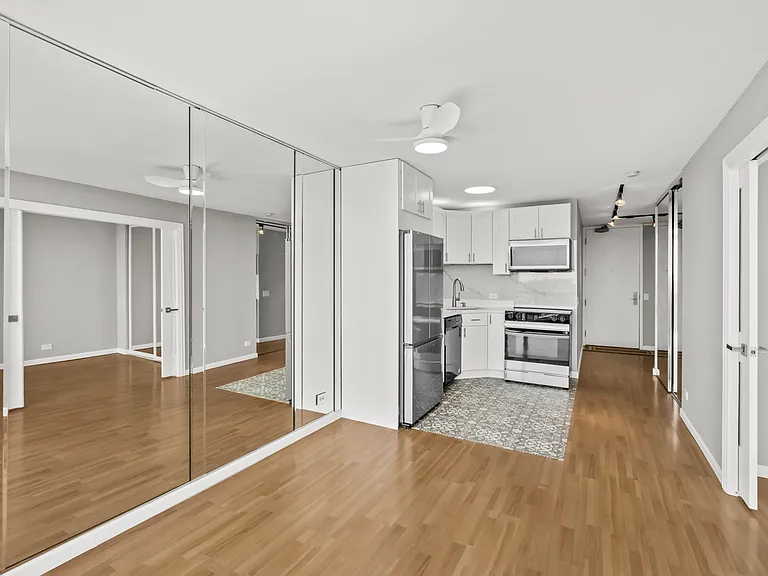4343 N Clarendon Ave #2401 — Photo 7