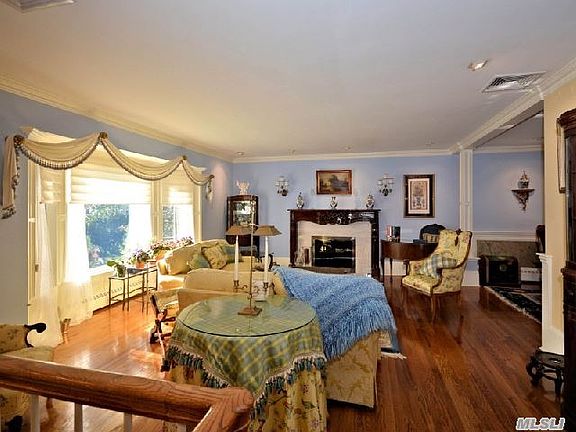 5th image of 328 Hempstead Ave
