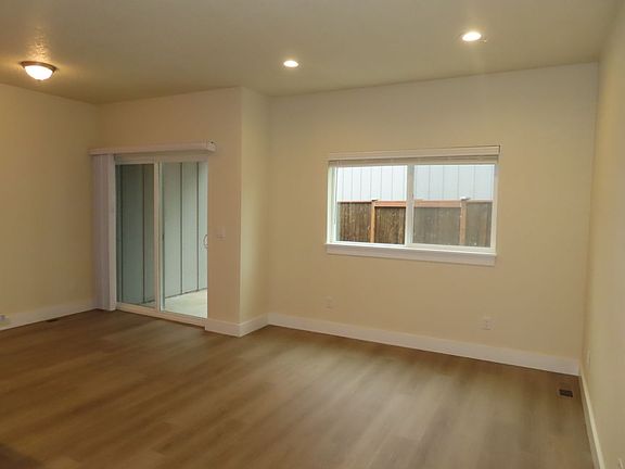 5th image of 2587 Justine Ln #2589
