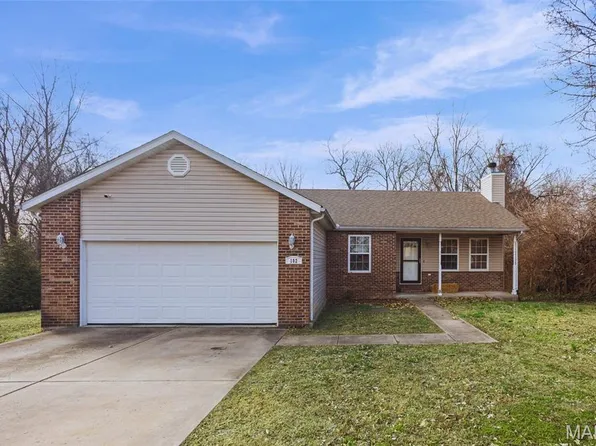 102 Dogwood Ln, Fairview Heights, IL 62208