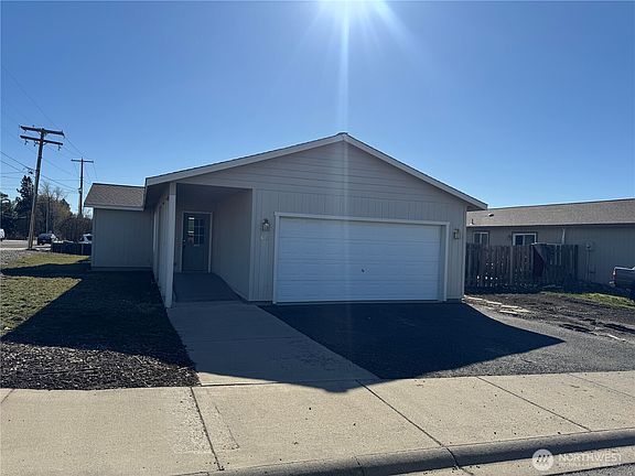 2nd image of 608 E Remington Drive