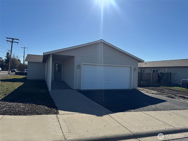 2nd image of 608 E Remington Drive