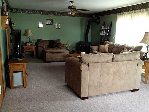 3rd image of 212 Portage St