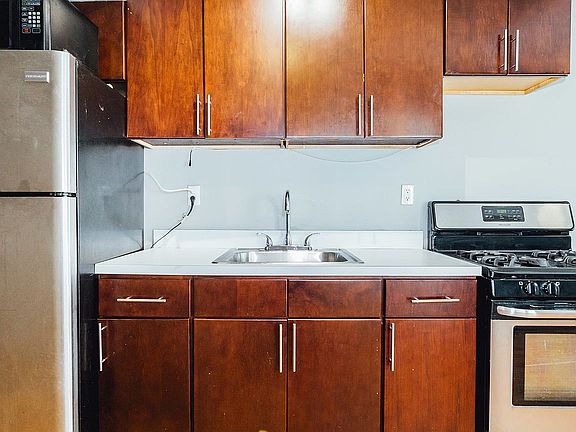 4th image of 846 Prospect Pl APT 19