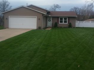 546 Fieldstone Dr, Amherst, OH 44001