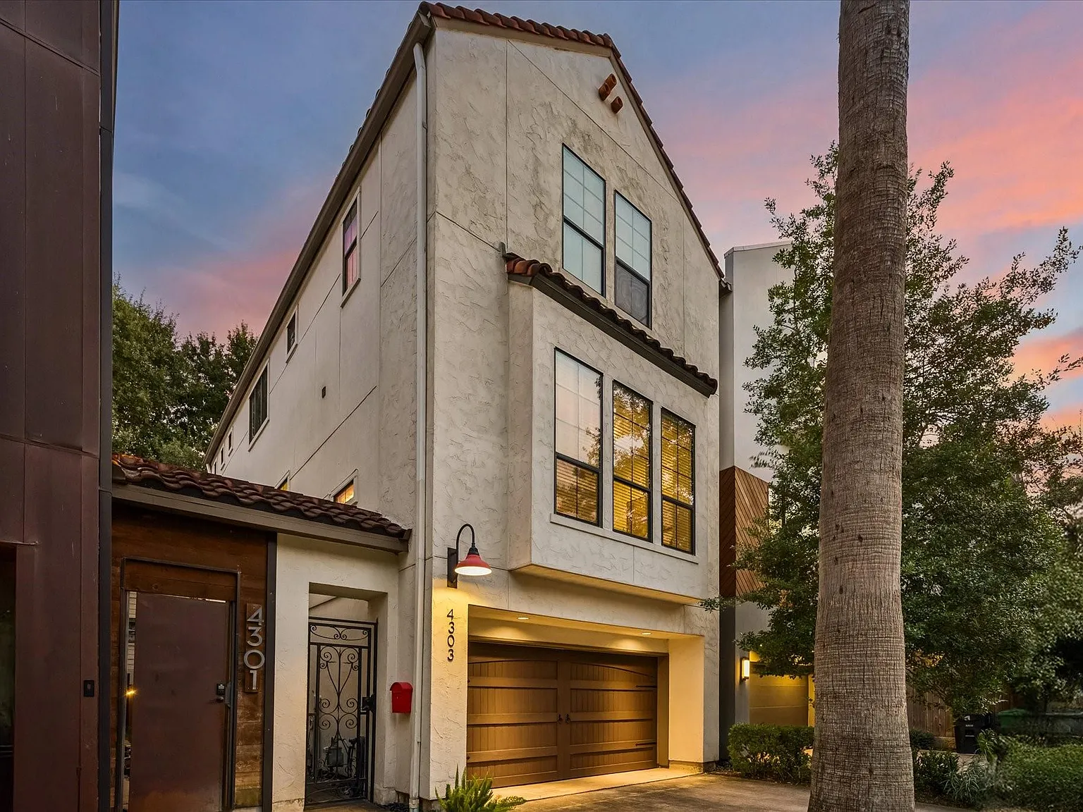 3 bed, 3.5 bath, 2374 sqft, $4,200 — Photo 4