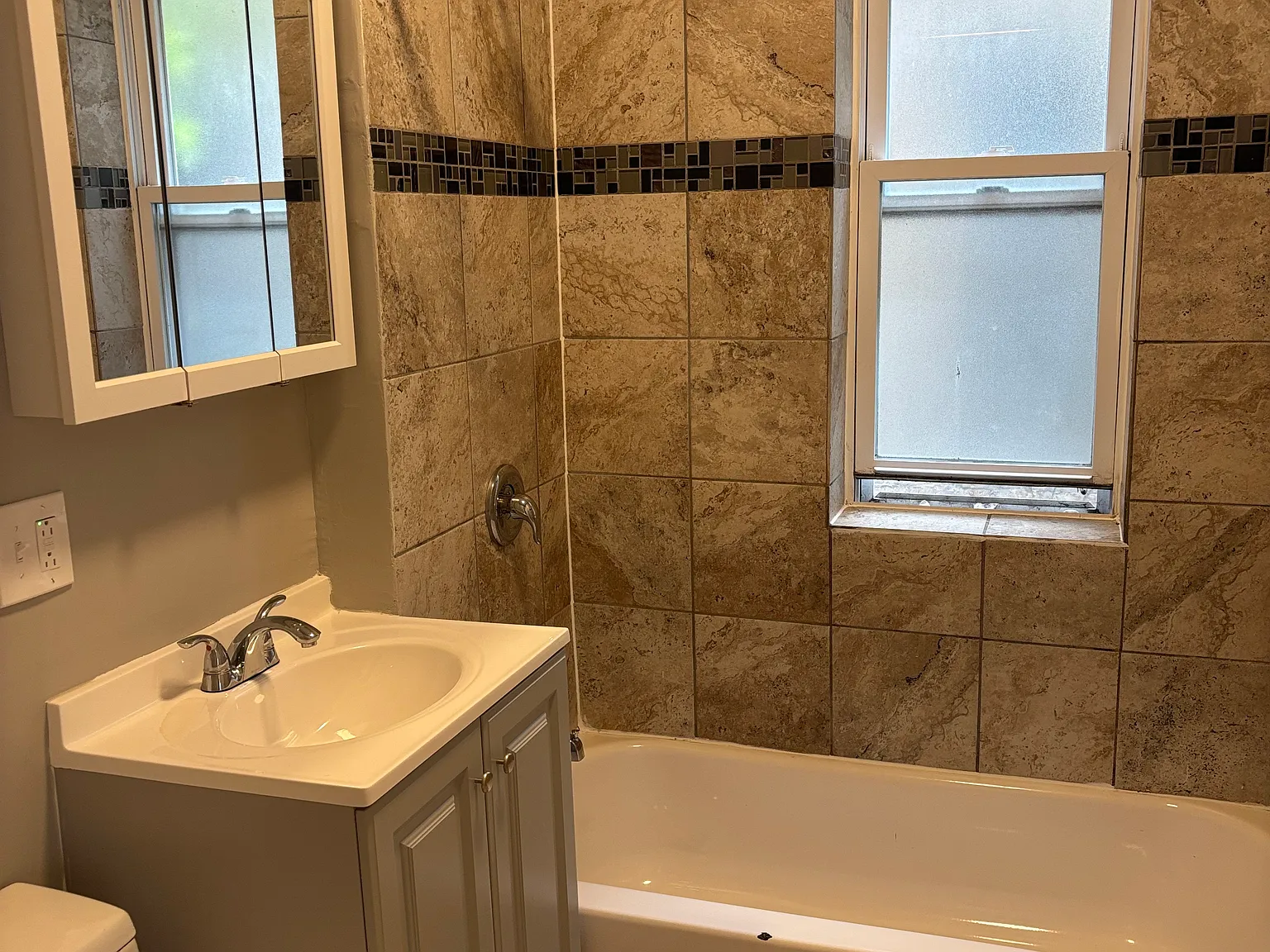 2 bed, $1,395 — Photo 2
