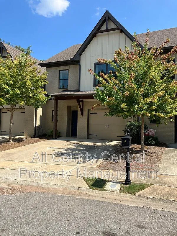 3 bed, 2.5 bath, 2036 sqft, $3,000 — Photo 3