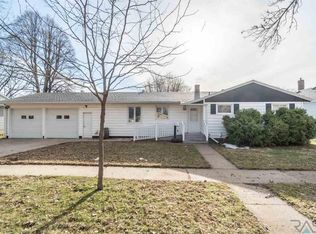 808 Washington Ave, Dell Rapids, SD 57022