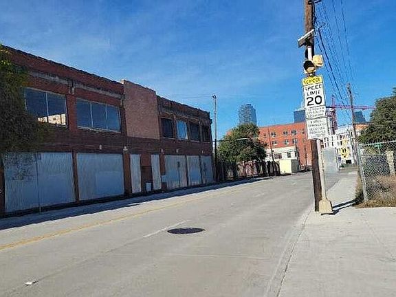 4th image of 1615 S Ervay St #7