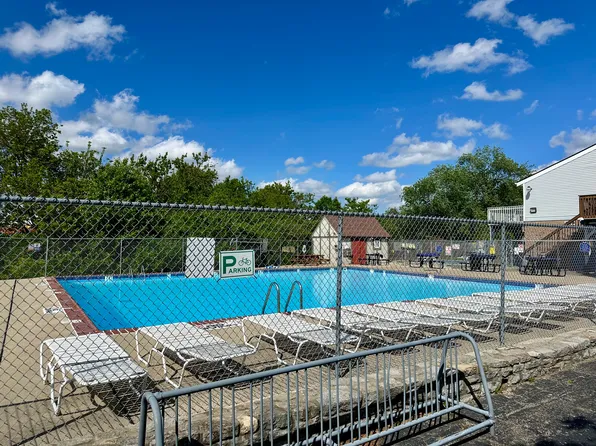 7458 Saxony Dr, West Chester, OH 45069