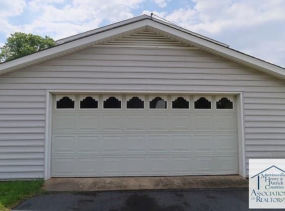3rd image of 328 Tanglewood Dr