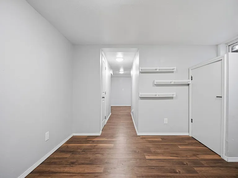 2527 W Liberty Ave — Photo 43
