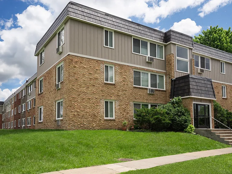 Fridley, MN Georgetown on the River Apartments | Exterior