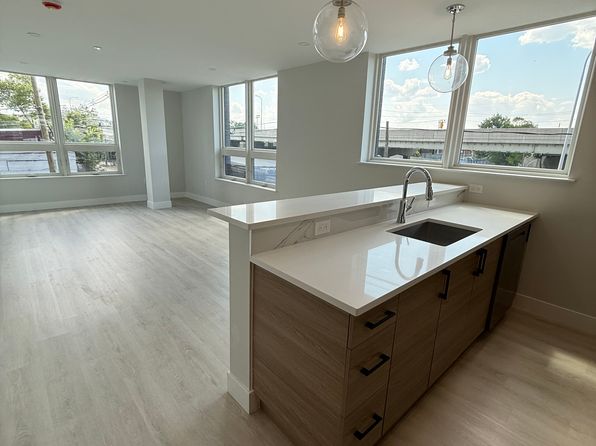 22 Brook St #505