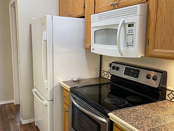 3rd image of 1002 9th Ave SE APT C202