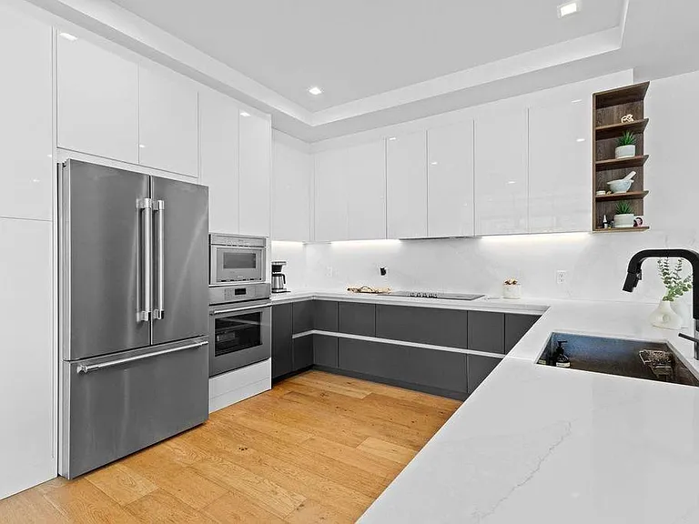 705 SW 8th Ter — Photo 17