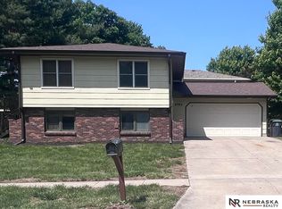 5721 NW 5th St, Lincoln, NE 68521