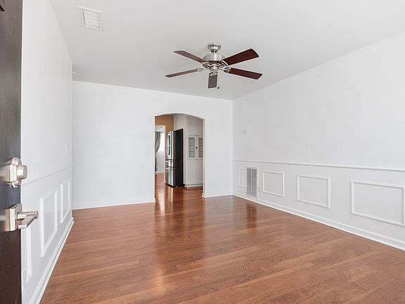 2nd image of 1008 Santa Anita St