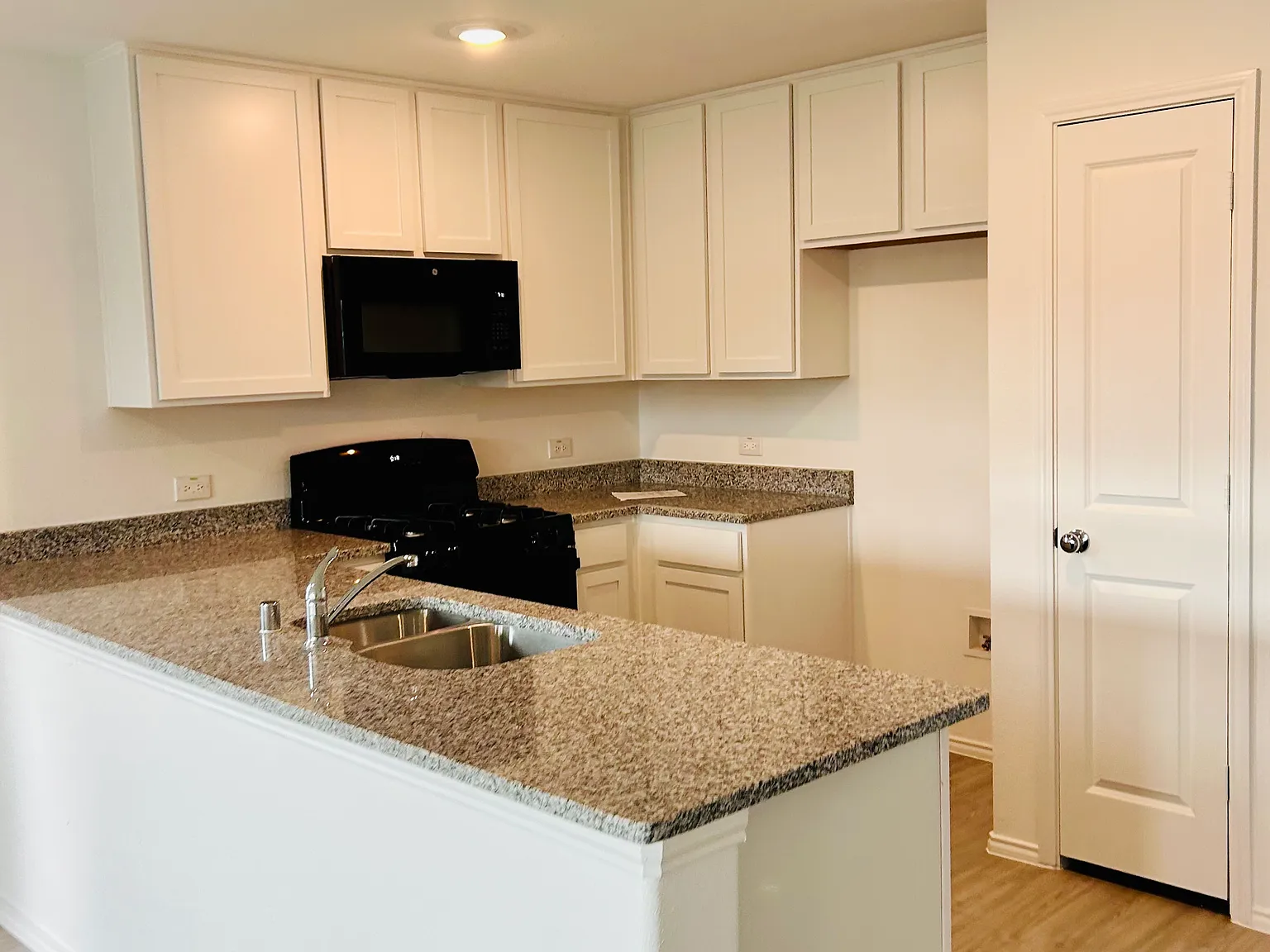 3 bed, 1481 sqft, $2,350 — Photo 2