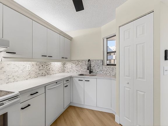 2nd image of 5900 Camino Del Sol #304