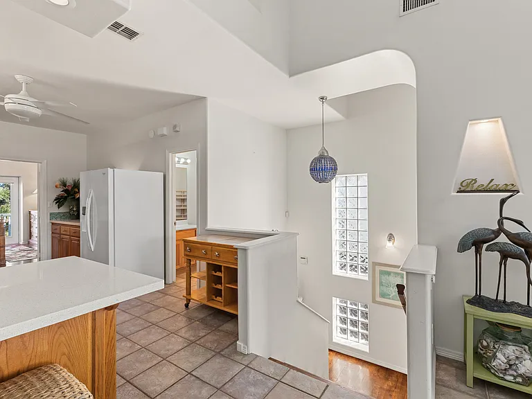 124 E Acapulco St #B — Photo 14