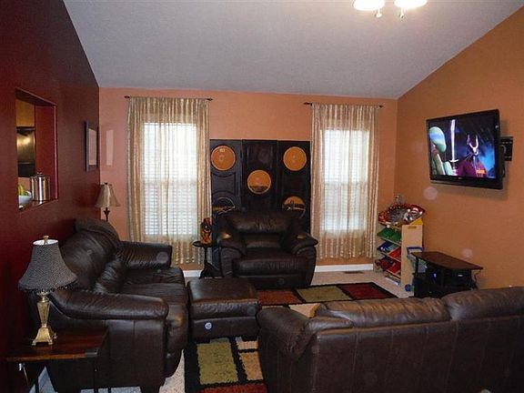 4th image of 119 Bass Pond Glen Dr