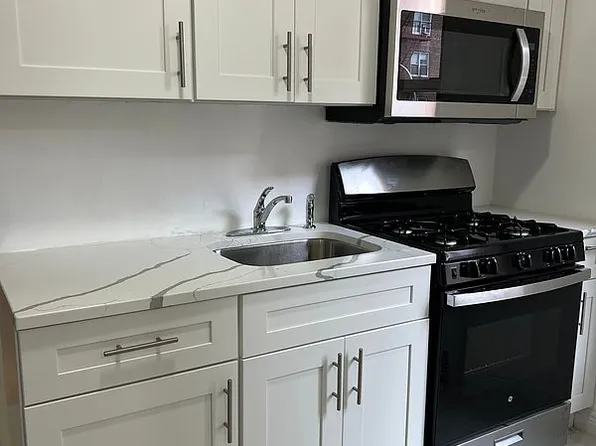 67-25 Clyde St #2N, Queens, NY 11375