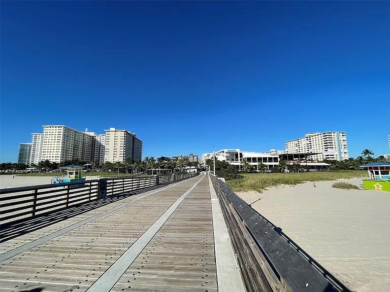 133 N Pompano Beach Blvd #507 — Photo 34