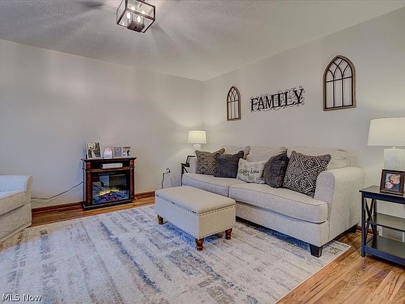 4th image of 1004 Brewster Ct