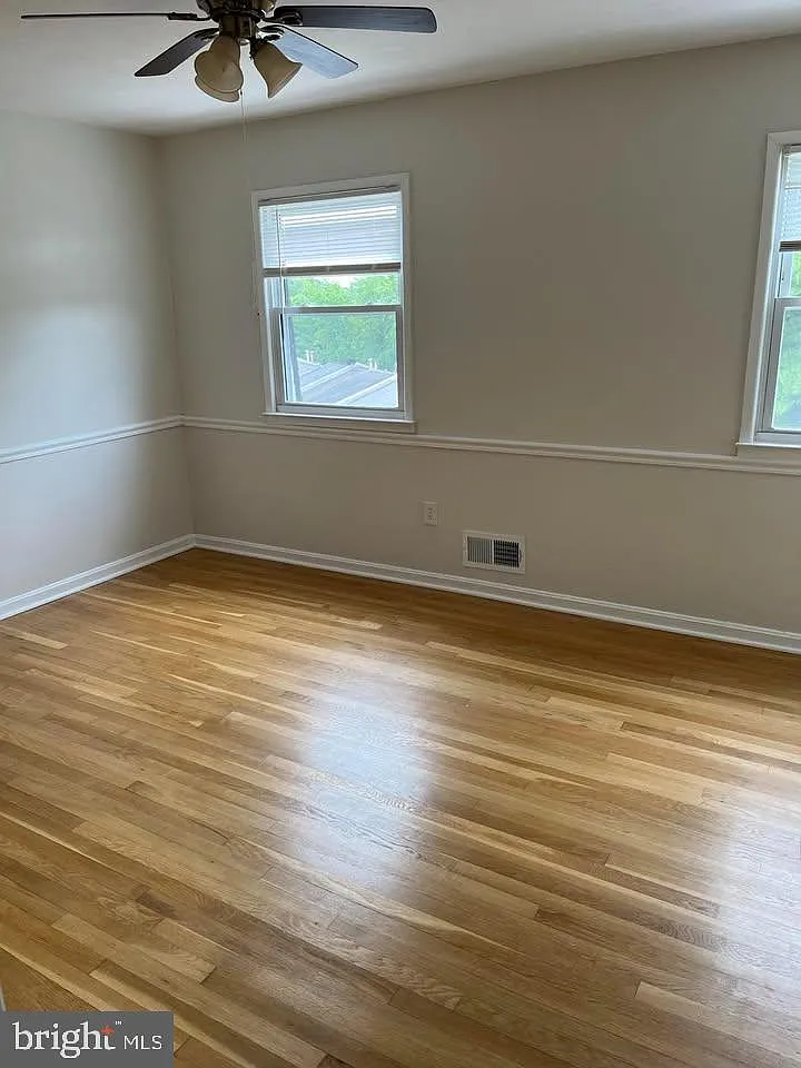 3 bed, 2.0 bath, 1811 sqft, $2,500 — Photo 2