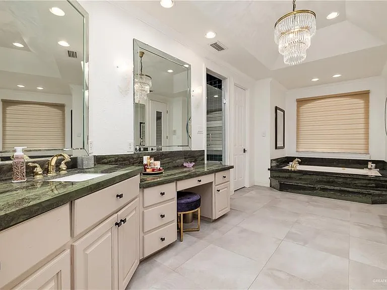 101 Sabine Ct — Photo 7