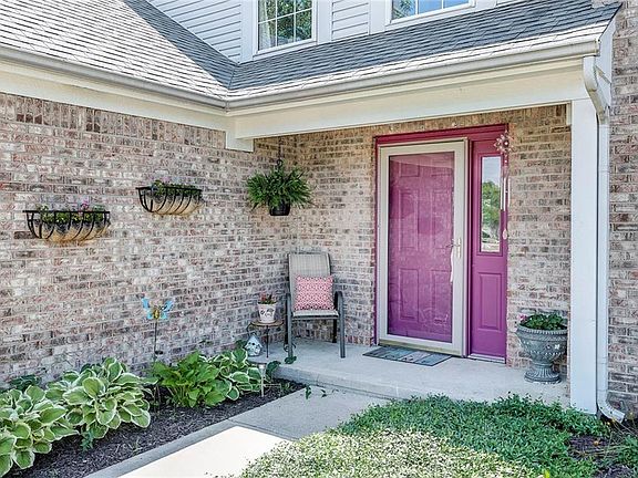3rd image of 6647 Rosebud Ln