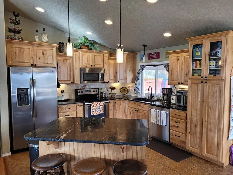 2212 Jodi Ave — Photo 5