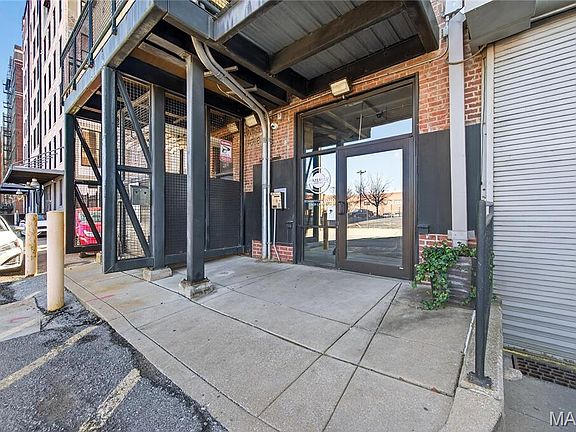 3rd image of 1619 Washington Ave #803