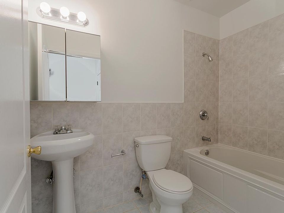 2nd image of 159 Congress St APT 2