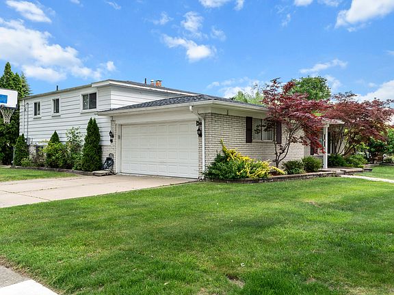4th image of 26734 Sheahan Dr